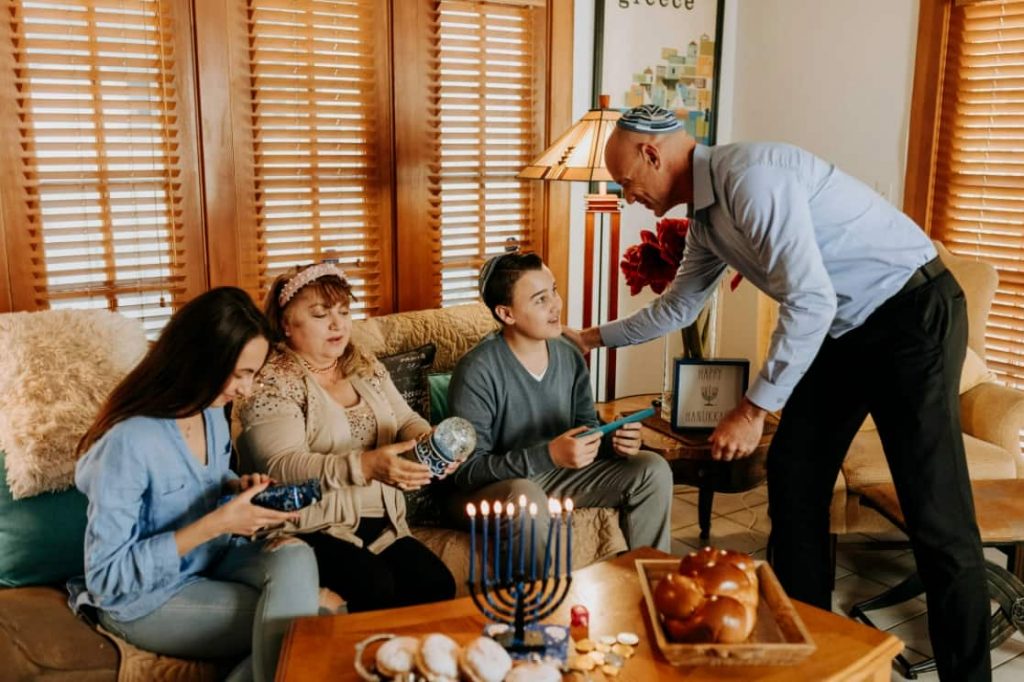 Celebrating Jewish Culture With Lev Haolam’s Gift Box