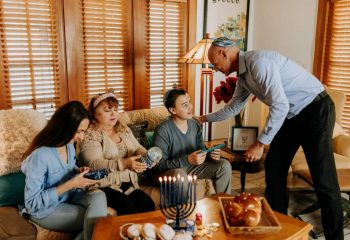Celebrating Jewish Culture With Lev Haolam’s Gift Boxes