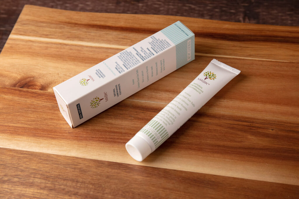 Family crafting cosmetics with natural ingredients