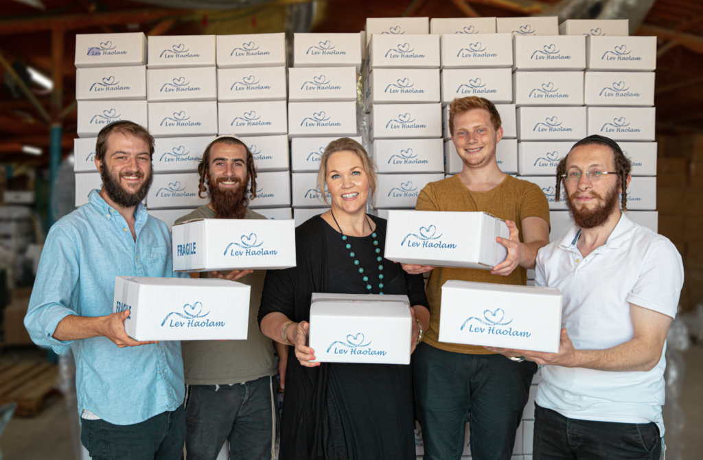 Jewish pioneers working together during challenging times