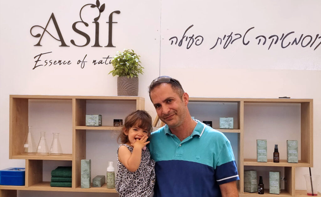 Founders Tzvika and Adi Zamir in their lab